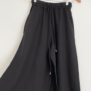 Wide leg cropped trousers